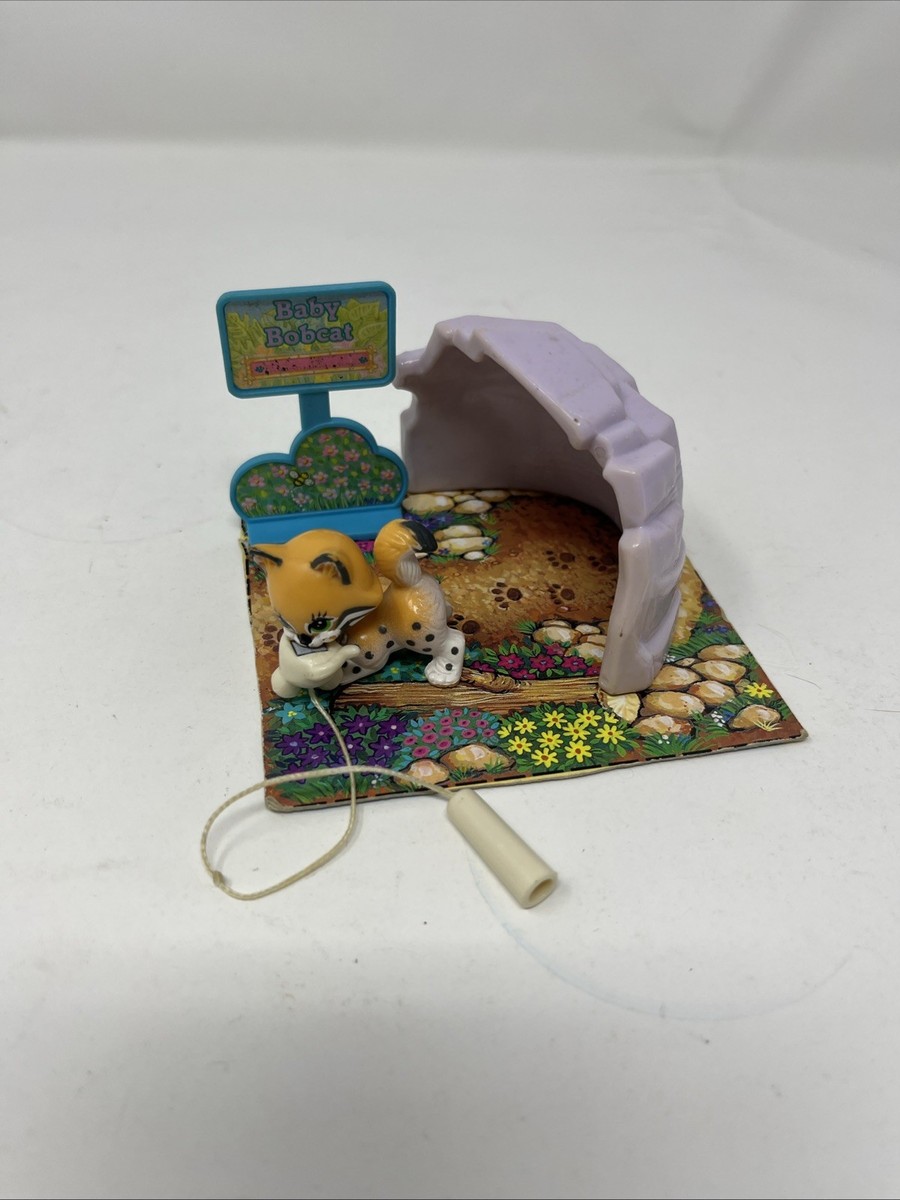 1993 Littlest Pet Shop Zoo Baby Bobcat with Mountain Den Kenner
