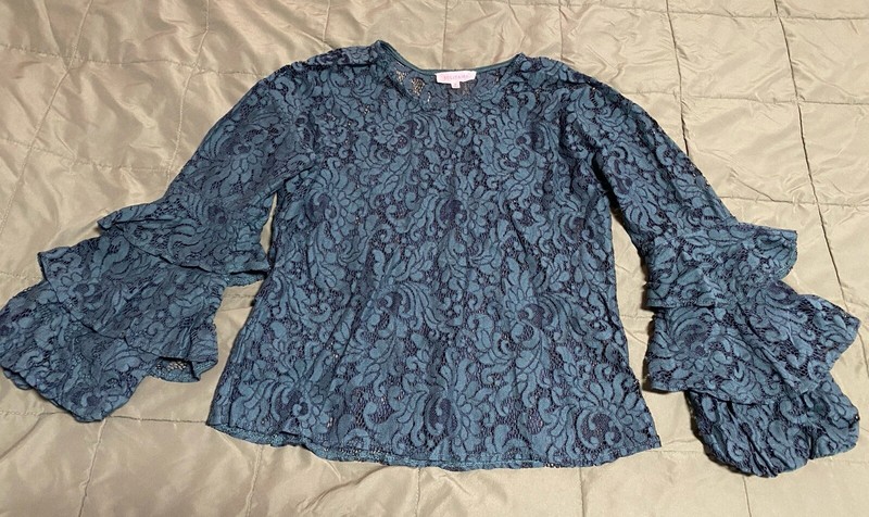 Boutique Solitaire Laced Flowy Balloon Sleeve Dark Green Blouse with liner top