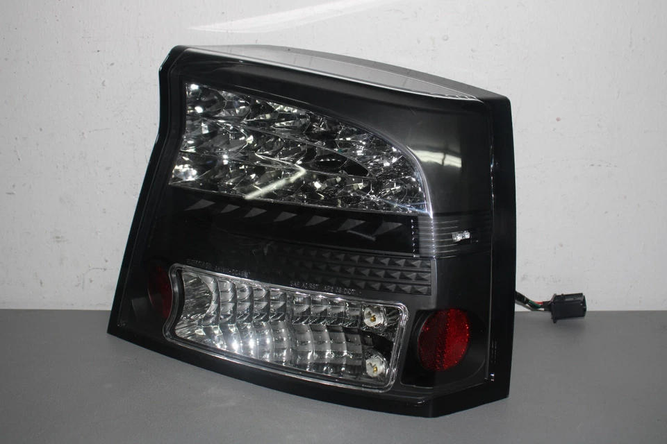 2006 2007 2008 DODGE CHARGER RIGHT SIDE TAIL LIGHT WITH LED - Image 2 of 4