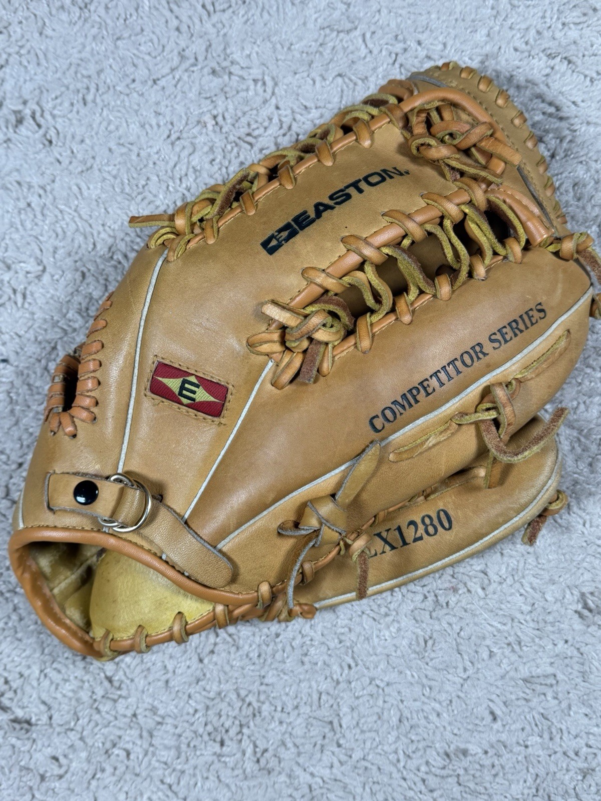 Easton Competitor Series EX1280 Right Hand Throw 12 3/4 Inch