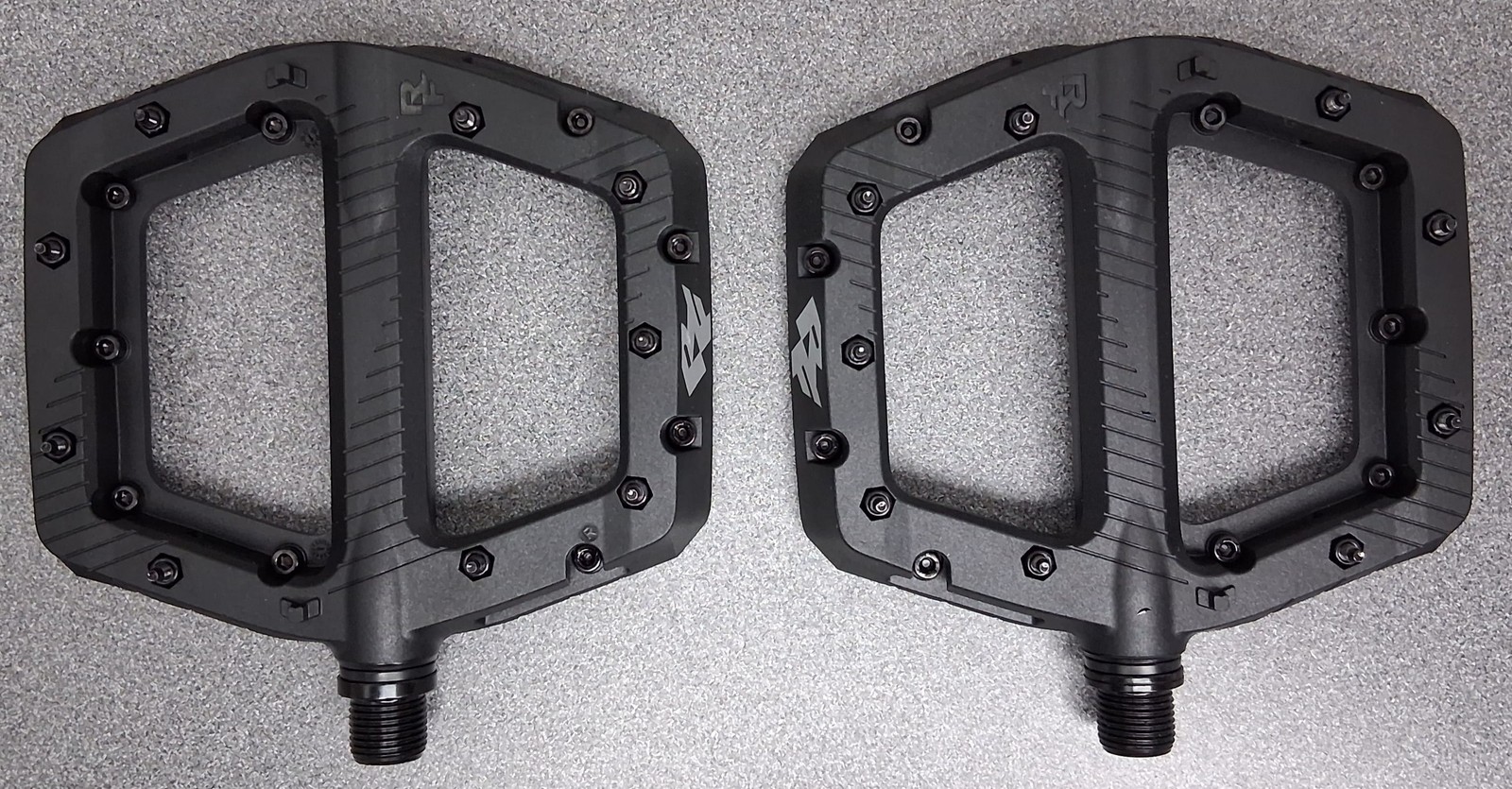 RaceFace Chester Pedals - Platform, Composite, 9/16", Large, Black