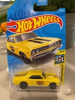 Hot Wheels 2021 #183 Speed Graphics 8/10 '67 Chevelle Ss 396 Gelb 1:64