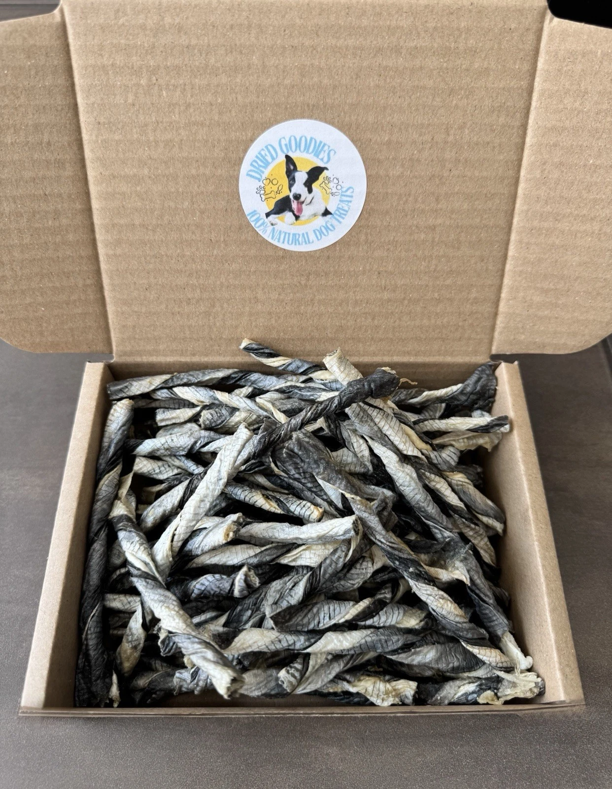 Fish Skin Twists Natural Dog Chew Treat Handmade Air Dried Healthy Treat 300g UK
Opens in a new wind