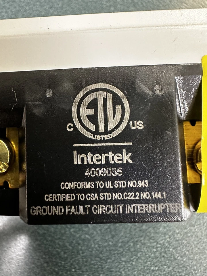 Paquete de 3 receptáculos dúplex GFCI a granel resistente a manipulaciones tomacorriente blanco 20 AMP Foto 2 de 3