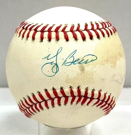 Vintage Yogi Berra Signed Official National League Baseball Beckett Mets HOF - Image 3 of 3