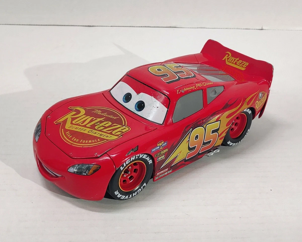 Lightning McQueen - Disney Cars Diecast 1:24 Scale Diecast Model by Jada  Toys