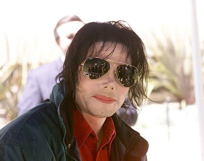 Michael Jackson arrives Pasadena Civic Auditorium in Pasadena Ca T- Old Photo 31