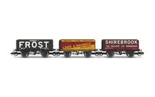 TT:120 Hornby TT6042 7 Plank Wagon Dreierpack - Lowe & Warwick Bernard T, Frost
