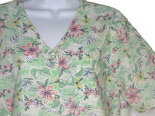Lightweight Medium Scrub Top Floral Green Pink Yellow Snap Medical Dental Vet