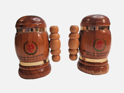 VTG-Magnolia Plantation Tifton GA Wooden Barrel Salt & Pepper Shakers-some ware