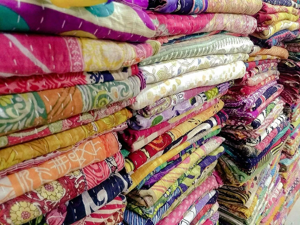 Venta al por mayor lote de mantas Kantha vintage indias hechas a mano de algodón Foto 2 de 4