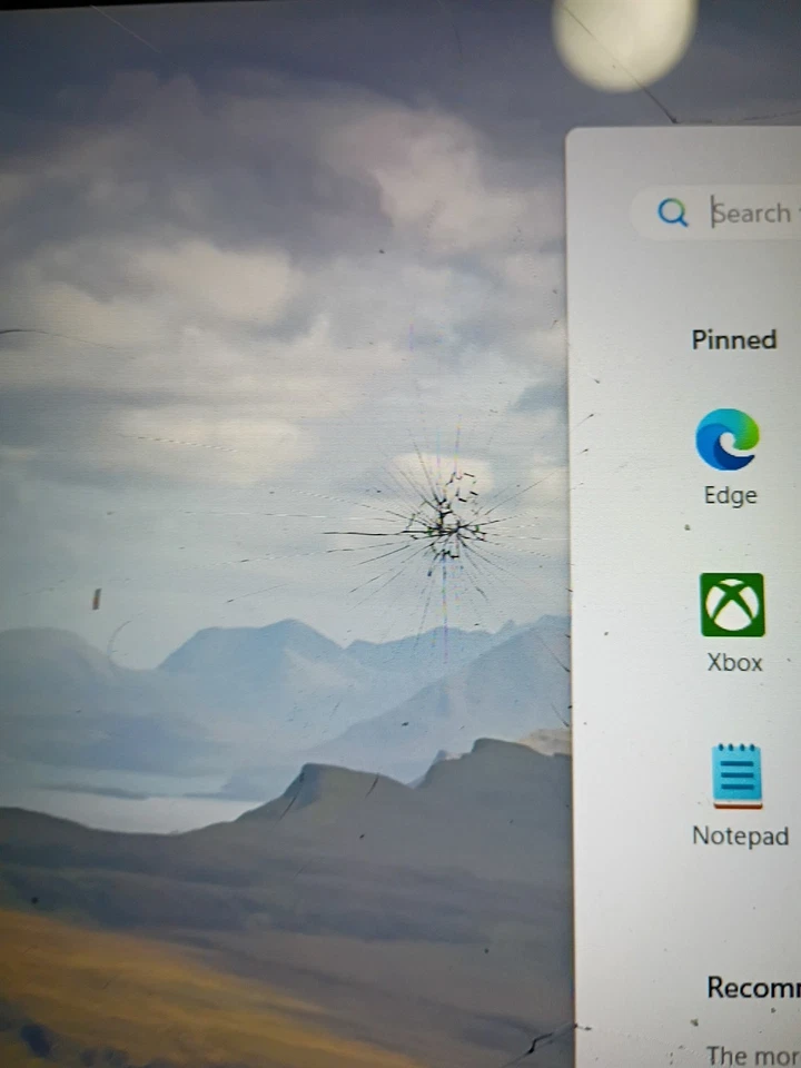 HP Pavilion x360 15-cr0037wm i3-8130U 4GB 1TB Cracked Screen – Works - Image 3 of 4