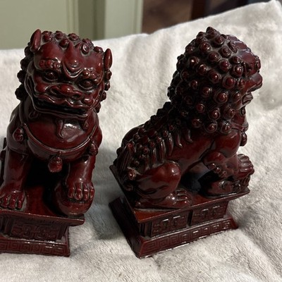 Pair Red Chinese Foo Dog Guardian Lion Figurines Resin Glossy 3D Effect