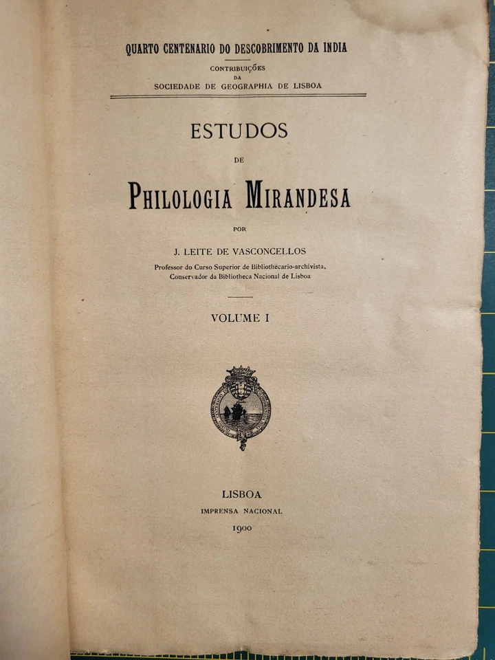 Estudos de Philologia Mirandesa 2 fine leather volumes complete - Image 2 of 3