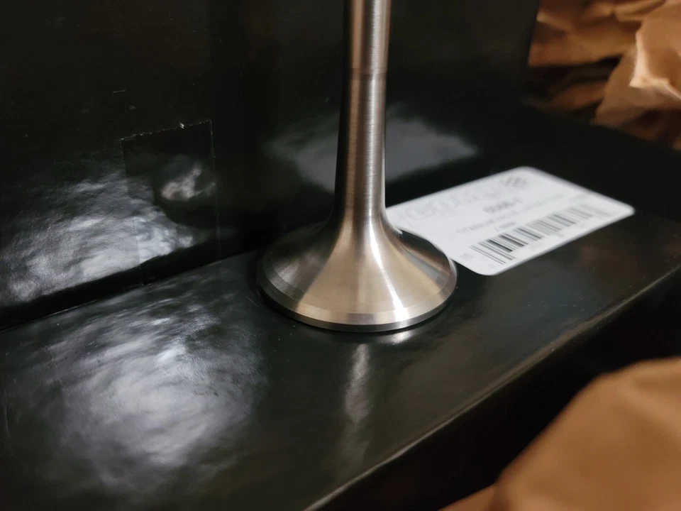 Válvula de escape de titanio LS7 1.615x8mm×5.595 Comp 6066-8 Foto 3 de 4