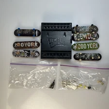 Tech Deck Zoo York, Rare Boards And Accessories. Lot Is As Pictured