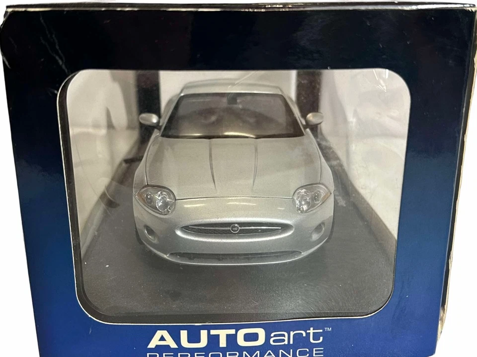 Autoart Performance 1:18 2006 Jaguar XK cupé Foto 4 de 4