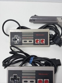 LOT OF 3 NES OEM Controllers, 1 Zapper, & 1 NES Max Controller