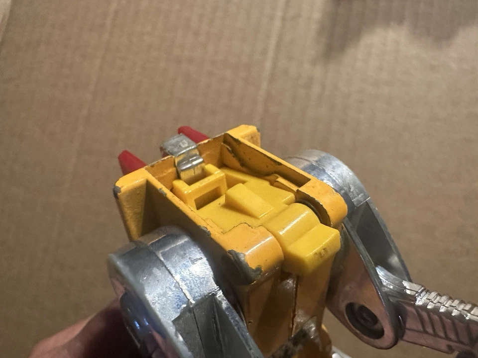 VINTAGE 1981 Japan Voltron Legendary Defender Lion Action Figure Die Cast Toy - Image 4 of 4