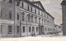 CARTOLINA *1 FORLI EMILIA ROMAGNA UN SALUTO PALAZZO PAOLUCCI VIAGGIATA 1911