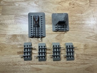 Lot Of 6 Lionel Fastrack Pieces Mixed: Bumpers Small Track