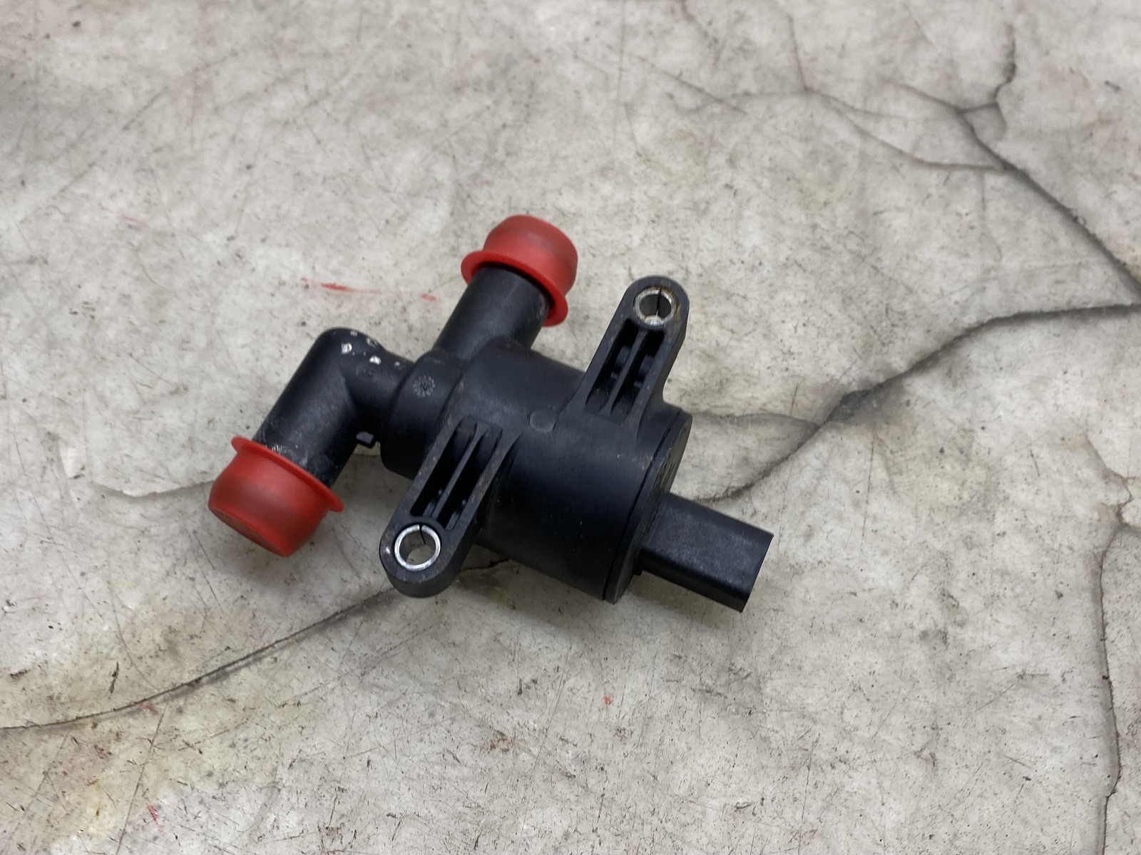 2015-2020 BENTLEY BENTAYGA OEM HEATER CONTROL COOLANT SOLENOID VALVE 4H0121671D