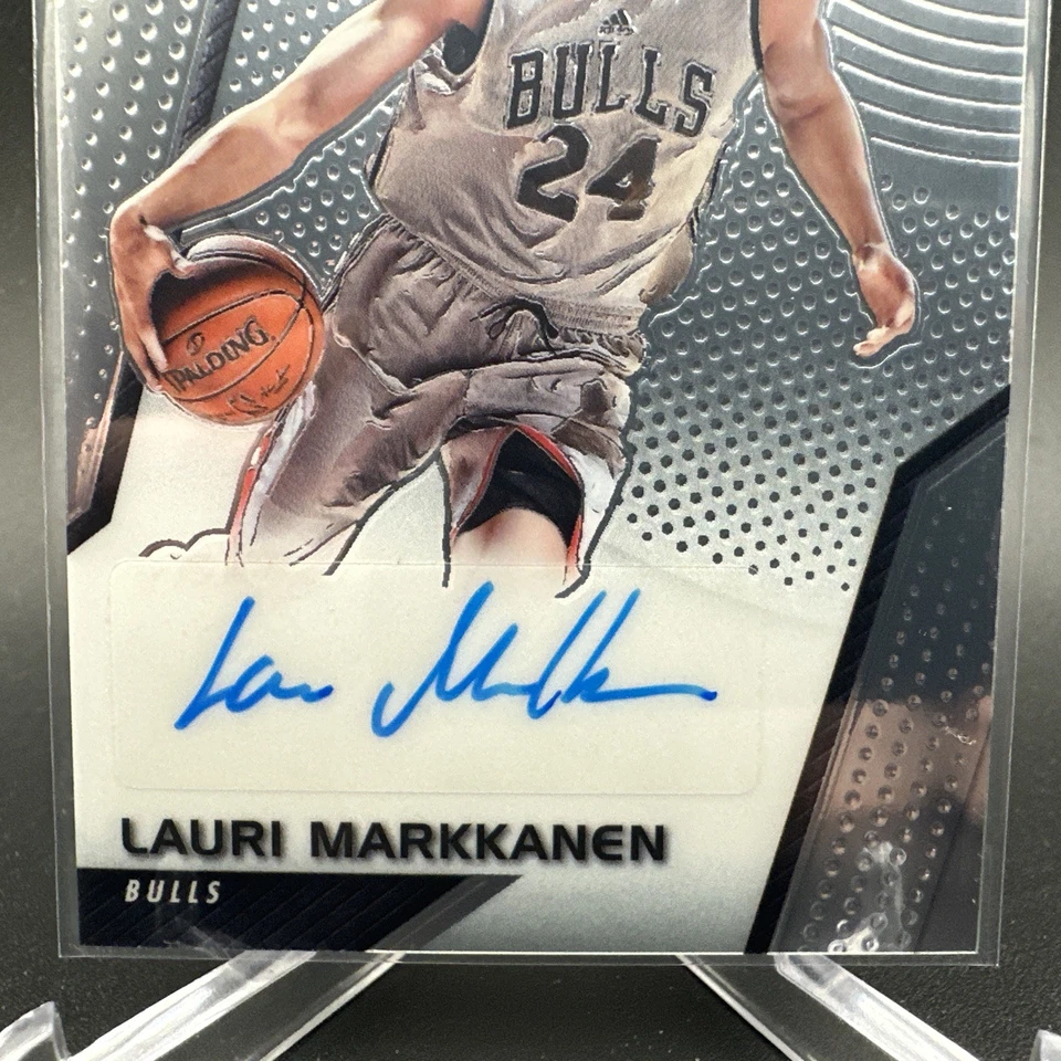 Panini Prizm Rookie Signatures 2017-18 Lauri Markkanen #RS-LM Auto RC Foto 3 de 4