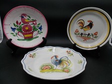 LOT DE 3 ASSIETTE EN FAIENCE AU DECOR DE COQ ET OISEAU