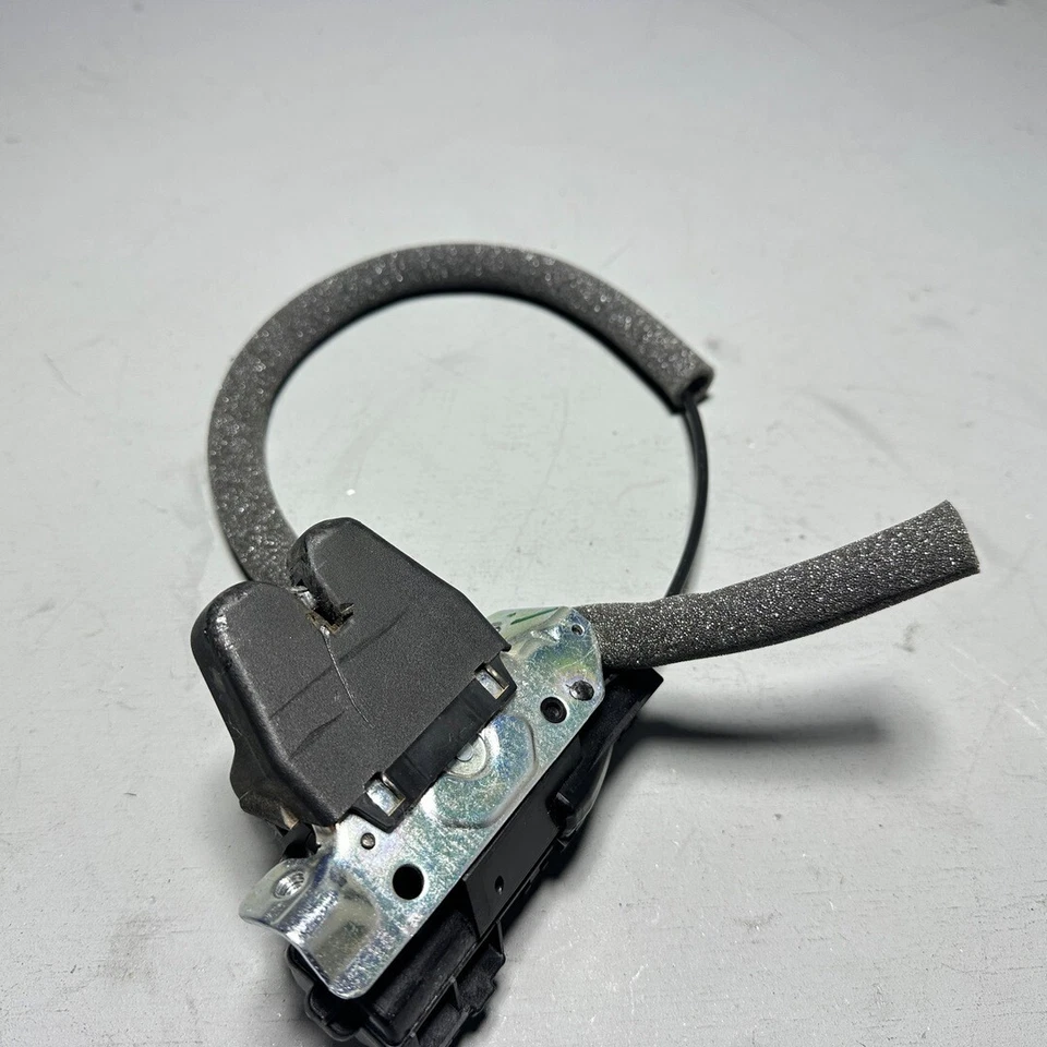 Оригинальный привод замка крышки багажника двигателя для Mercedes-Benz E550 2010-2017 годов выпуска - Изображение 3 из 4