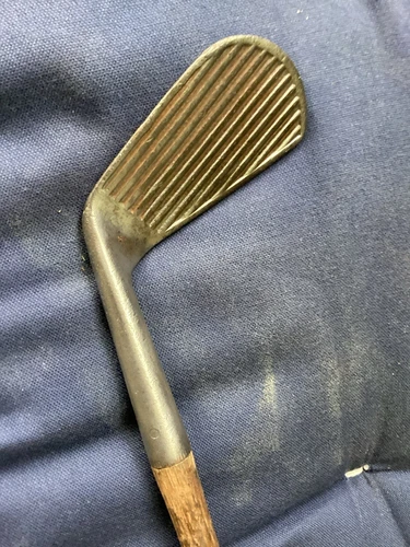 Antique Hickory Wood Shaft Wide Groove Rampant Lion 6 Mashie Golf Club