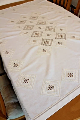 große Tischdecke, Hardanger Stickerei Handarbeit, Hohlsaum, 148 x 110 cm - Bild 1 von 4