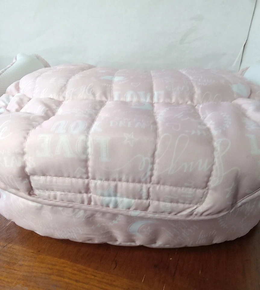 Cama de bebé plegable Baby Delight Moble rosa Love You/bebé letras de amor musical Foto 3 de 4