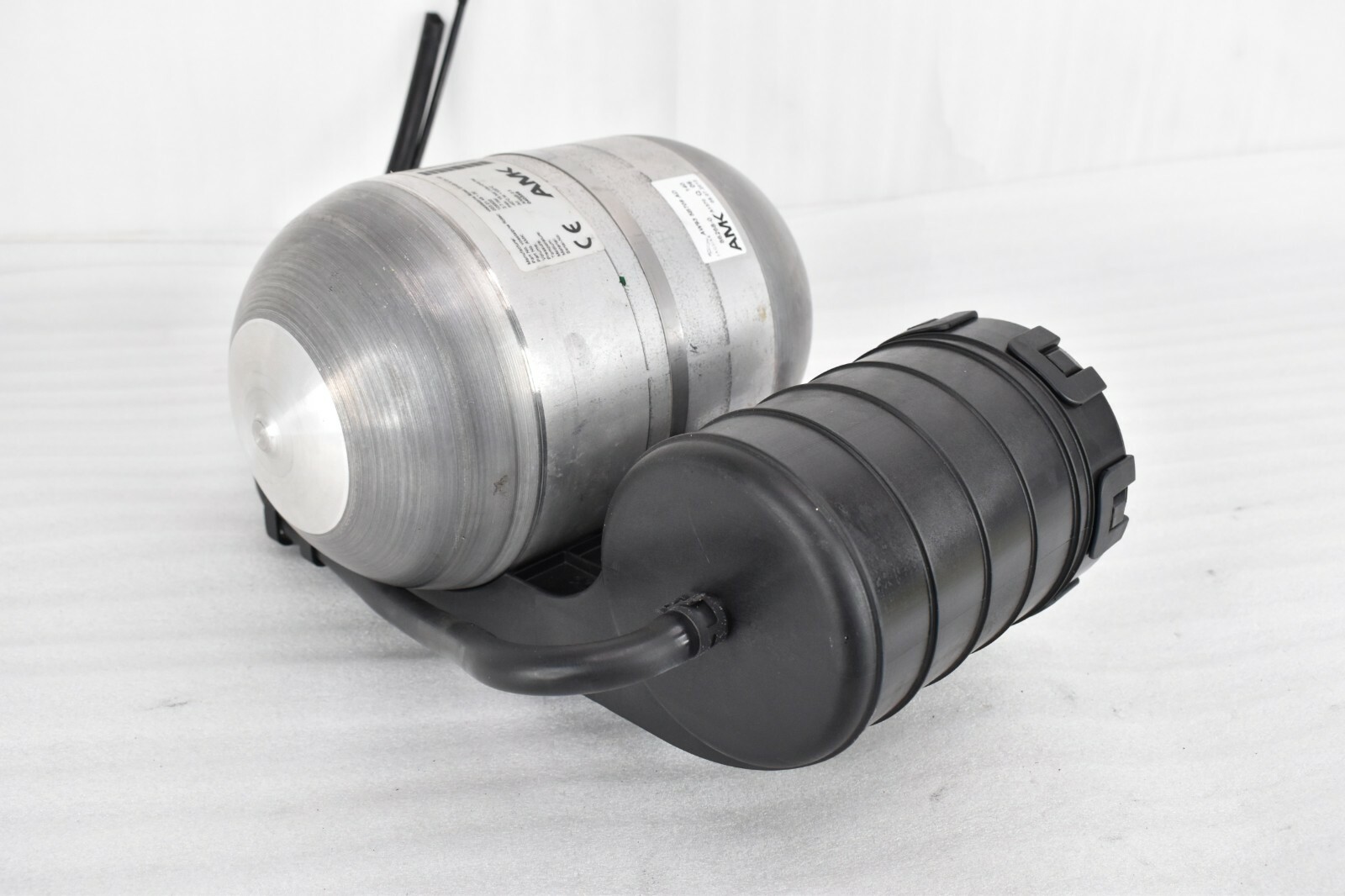 20102015 JAGUAR XJ AIR RIDE COMPRESSOR TANK AW935B709AD OEM 2014