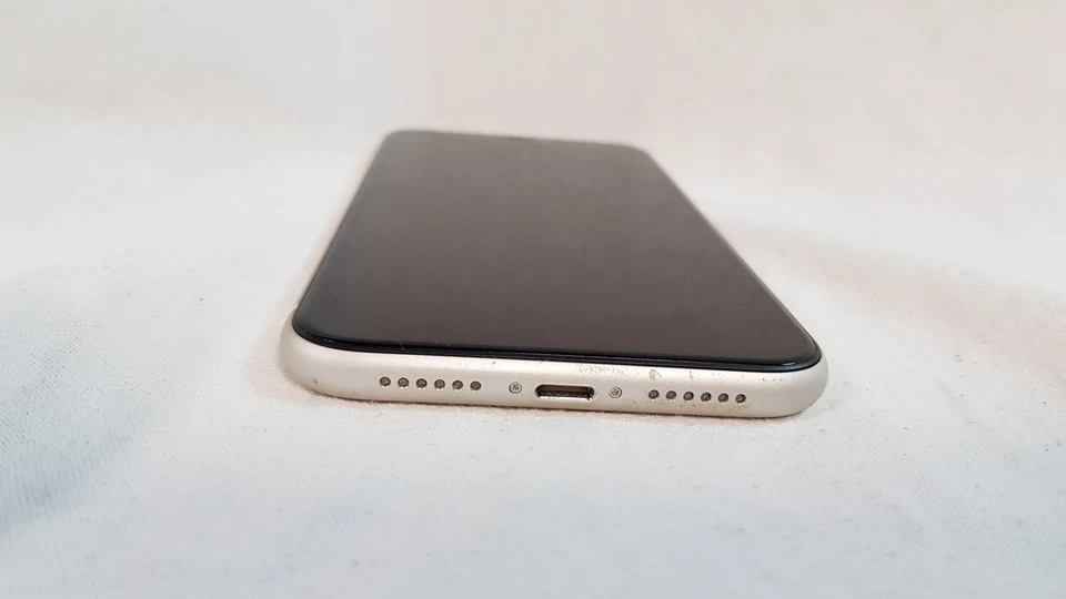 Apple iPhone 11 64GB Smart Phone Unlocked - Image 2 of 4