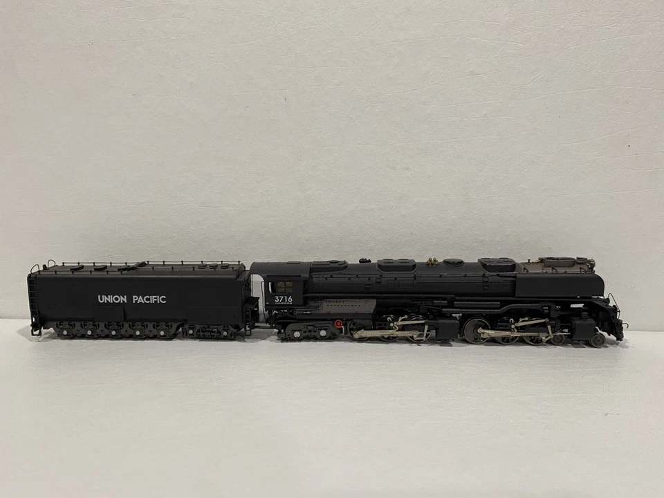 Locomotora Rivarossi 3716 Union Pacific Challenger 4-6-6-4 Foto 4 de 4