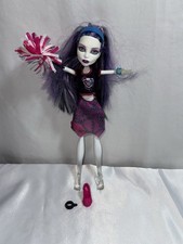 Monster High Spectra Vondergeist Cheer Accessories read