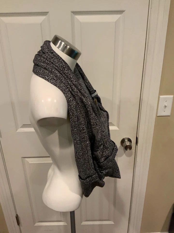 Bufanda Lululemon Vinyasa Rulu jaspeada blanca y negra, talla única O/S Foto 3 de 4