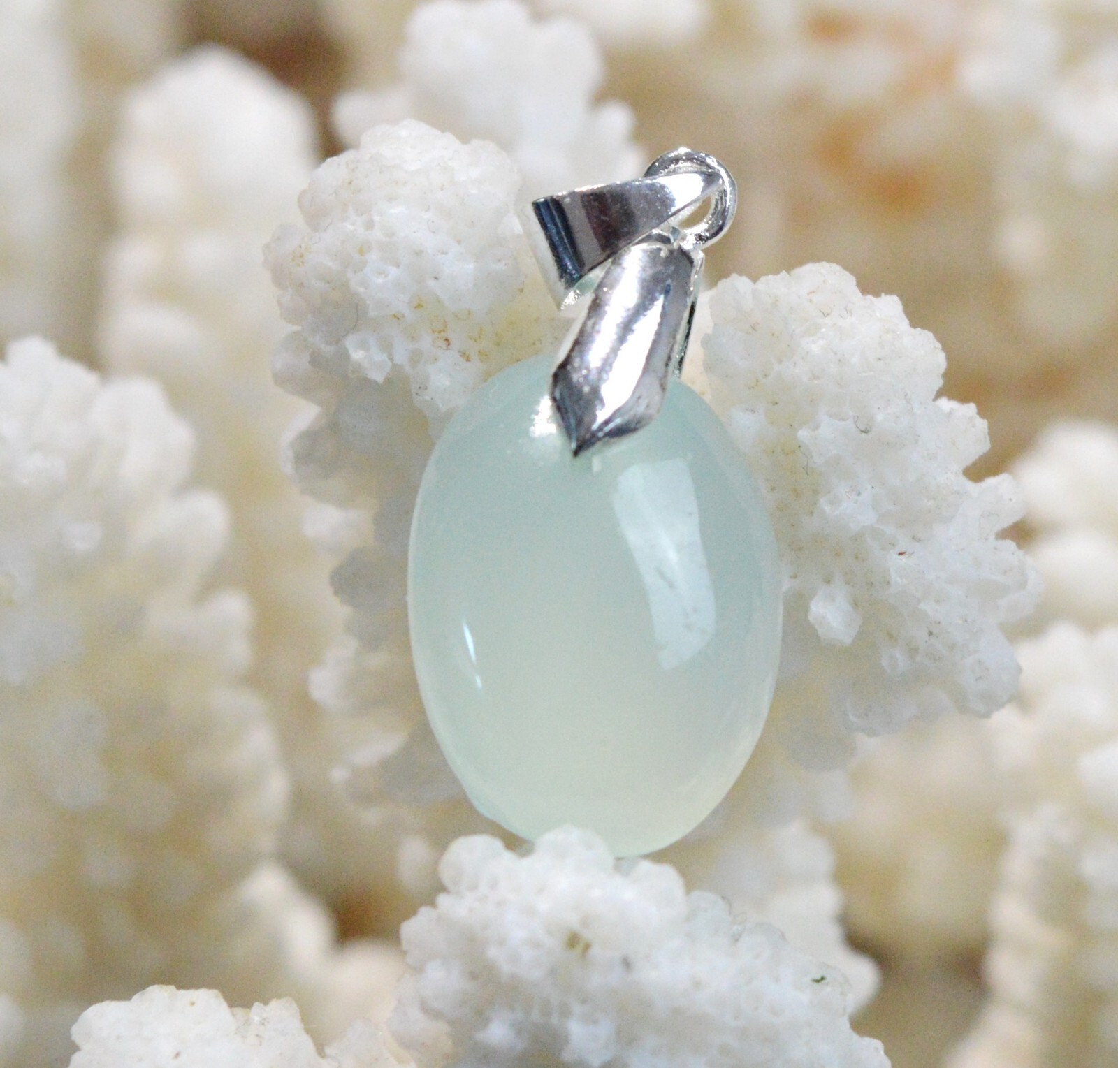 Calcédoine de 17 carats en pendentif cabochon pour harmoniser votre style bohème au quotidien EA90