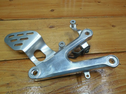 03-05 Yamaha R6 YZFR6T 06-09 R6S FRONT RIGHT DRIVER PEG MOUNT 5SL-27443-00-00