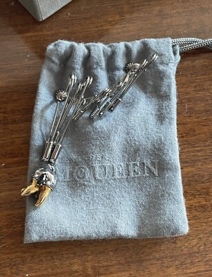 Ohrstöpsel Alexander McQueen Sicherheitsnadel Zahn