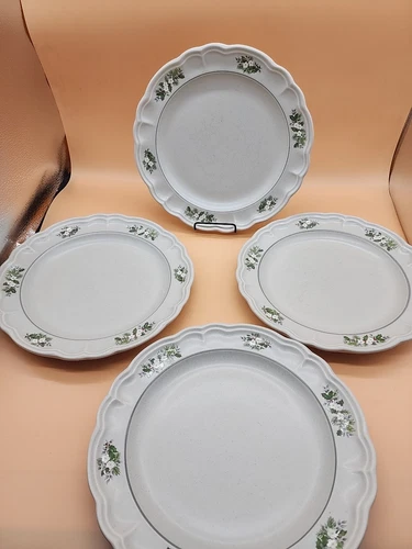 set of 4 Pfaltzgraff "Heirloom" Dinner Plates 10.5"