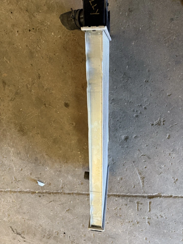 Chevy Silverado GMC Sierra 2500 3500 Lly Duramax 2004,5 2005 radiador 6,6 L 6,6 Foto 3 de 4