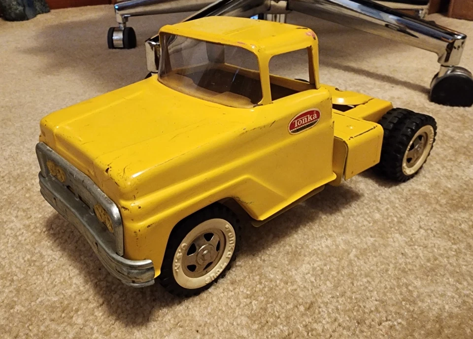 Transportador de coche Tonka vintage años 60 camión amarillo juguete de acero prensado usado Foto 3 de 4