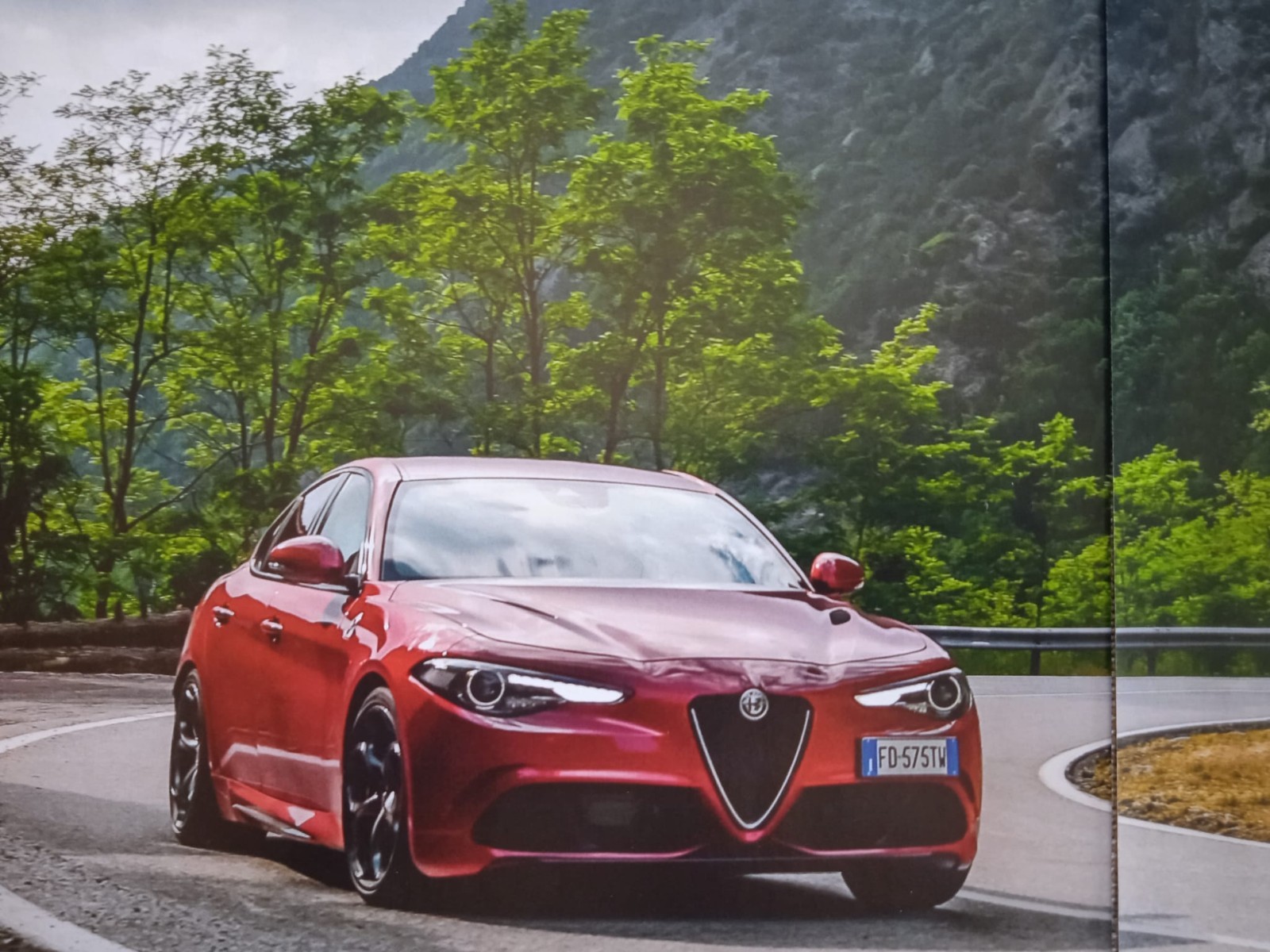 Alfa Romeo Giulia Quadrifoglio articolo estratto da rivista del settore del 2016