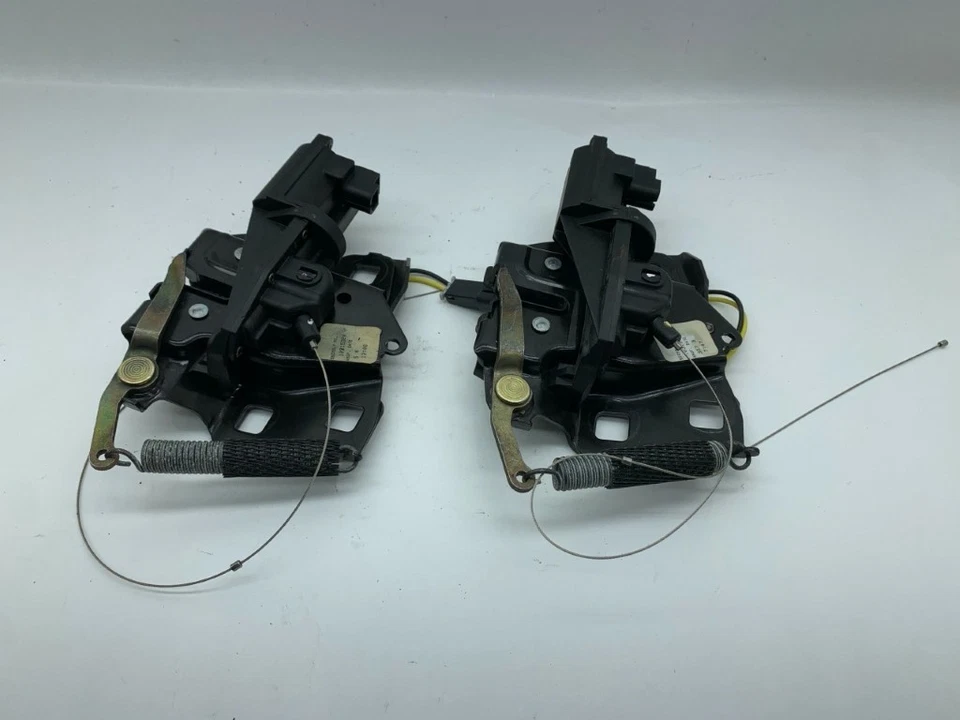 1999-2004 Chevy Corvette C5 Right Rear Hatch Glass Latch 10315320 OEM Used - Image 2 of 4