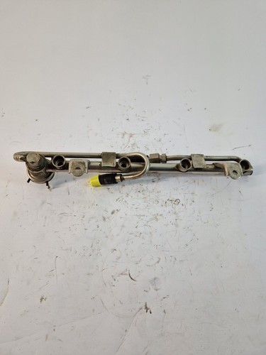 AUDI A4 B6 2.0 Benzin Einspritzleiste FUEL RAIL LINE 0280160575