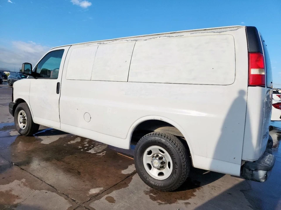 Headlight Sealed Beam Fits 96-17 EXPRESS 2500 VAN 613084 - Image 2 of 4