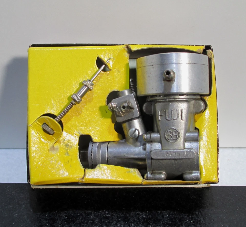 Fuji 35-W Vintage water-cooled 2-stroke glow engine for R/C boats, new f/s - Image 2 of 4