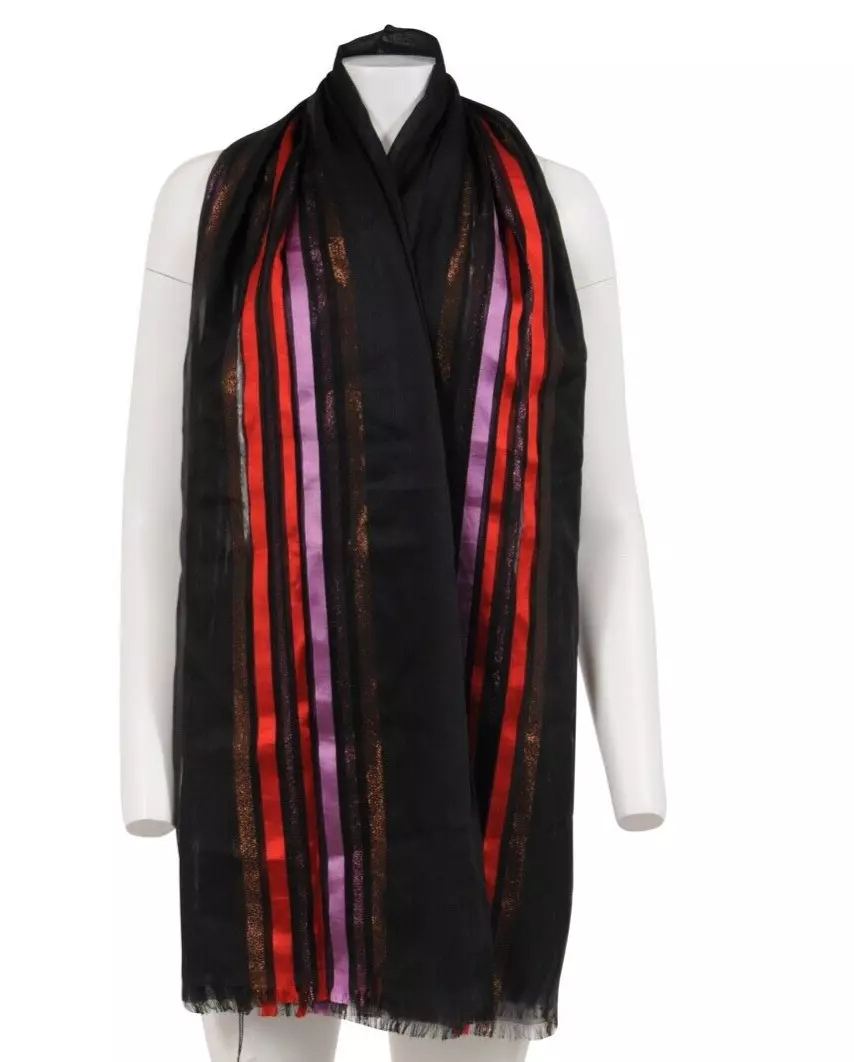 Gucci écharpe rayée noir rose rouge marron soie métallisée cachemire châle wrap