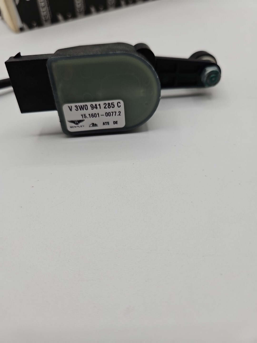 BENTLEY RIGHT HAND FRONT LEVEL SENSOR (GT & Flying Spur) (3W0941286C)